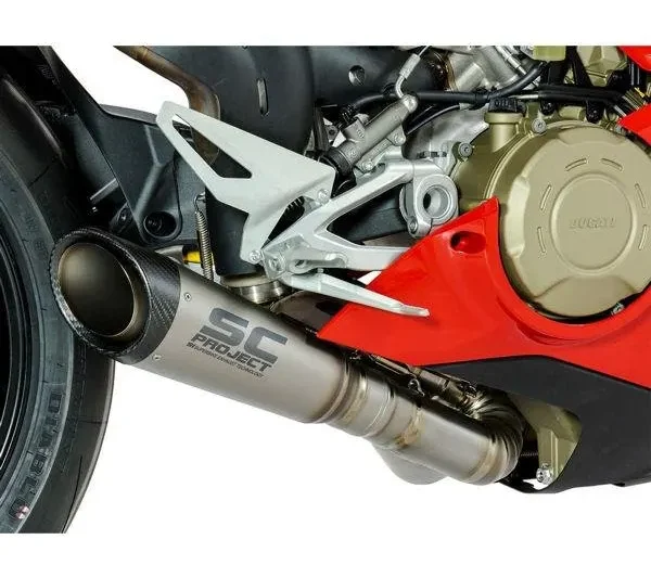 Best Slip-On Exhaust Mastery 2026: Harley 114 Rumble vs. Akrapovic Precision