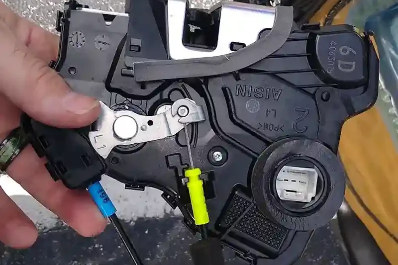 How much does it cost to replace door lock actuator