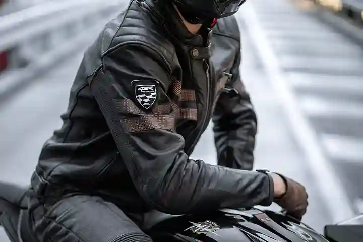 Motorcycle Jacket Mastery 2026: REV’IT! GTX vs. Classic Milwaukee Leather