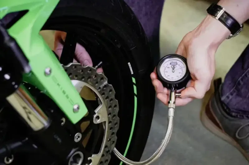 Motorcycle Tyre Pressure Gauge Mastery 2026: Digital Precision vs. Analog Reliability